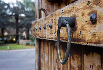 Wooden Gate Installation, Ravenna